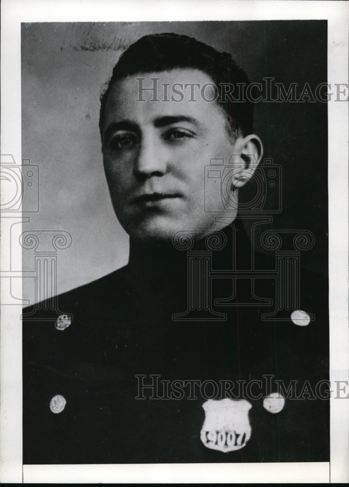 1941 Press Photo New York Patrolman Thomas Quinn wounded in NYC - Historic Images