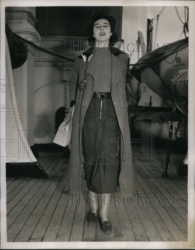 1937 Press Photo New York Ruth Countess Von York Wartenburg Arriving in NYC-Historic Images