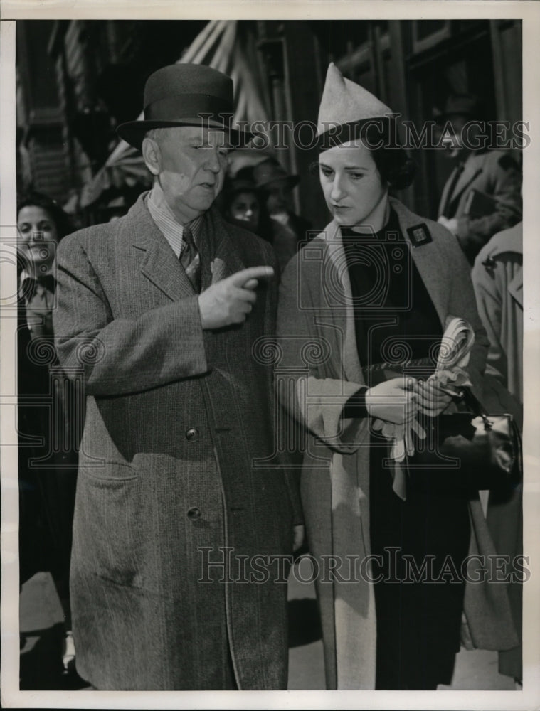 1937 Press Photo New York Charles Greenspan at Police Station NYC - Historic Images