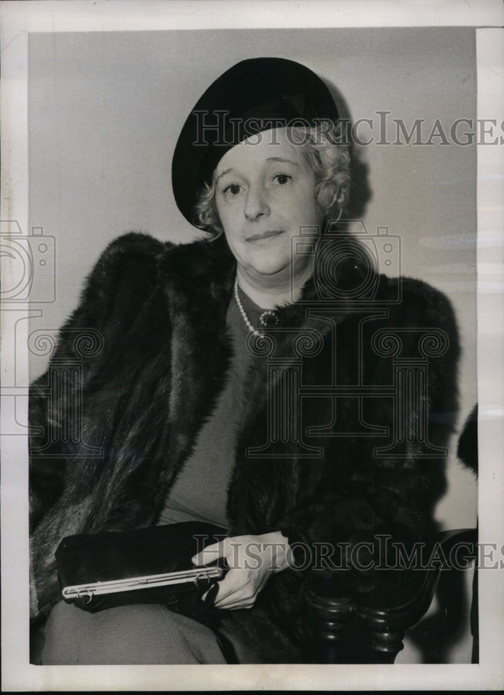 1939 Press Photo New York Flo Leeds Broadway Beauty at Manhattan Auction NYC - Historic Images