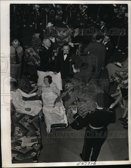 1939 Press Photo New York Band Leader's Wife Arrives for Celebration NYC - Historic Images