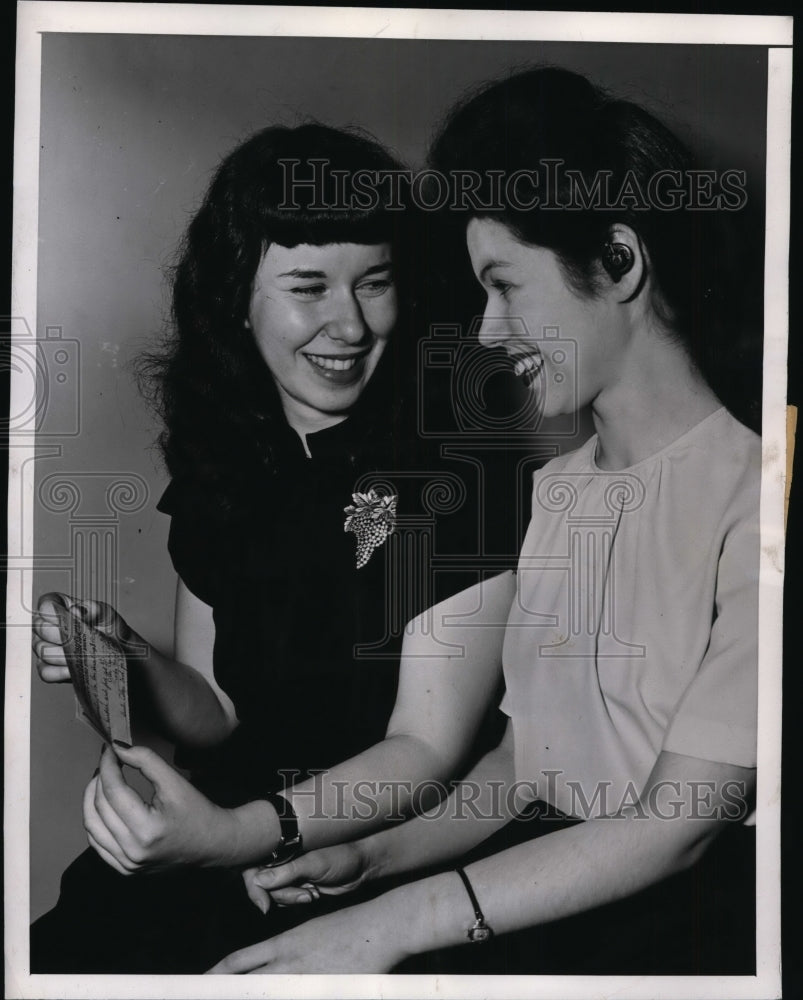 1946 Press Photo New York Enid Kass, Margart Casier of Hunter College NYC-Historic Images