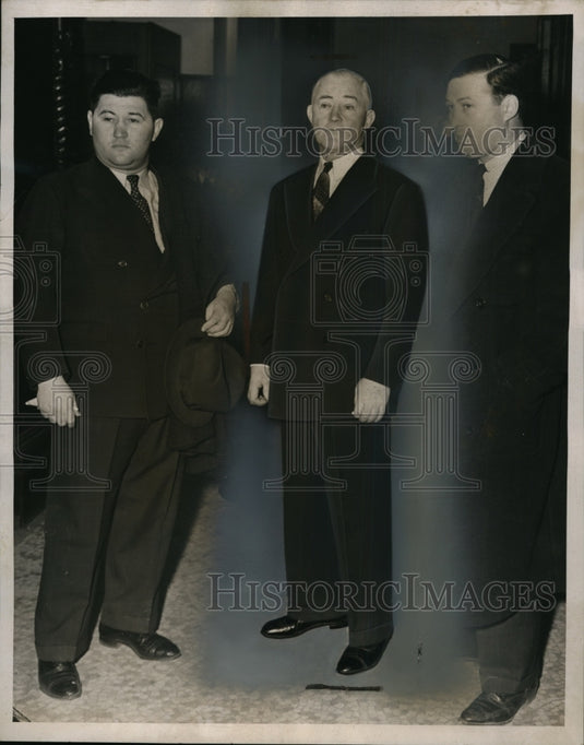 1939 Press Photo James Hines Sr with Sons at Supreme Court Building NYC-Historic Images