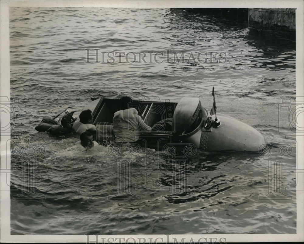 1939 Press Photo New York Menotti Nanni &amp; sons Martin and Nino test Lifeboat NYC - Historic Images