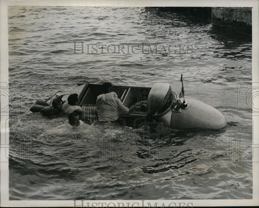 1939 Press Photo New York Menotti Nanni & sons Martin and Nino test Lifeboat NYC - Historic Images