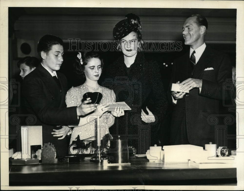 1939 Press Photo New York Mrs.James H.R.Cromwell,Heiress at Youth Convention NYC-Historic Images