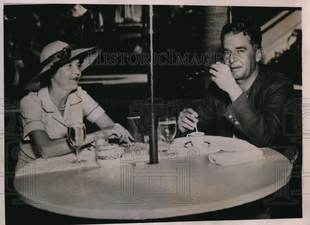 1937 Press Photo New York Mr. &amp; Mrs. M. Nelson Slater vacation in Nassau NYC - Historic Images