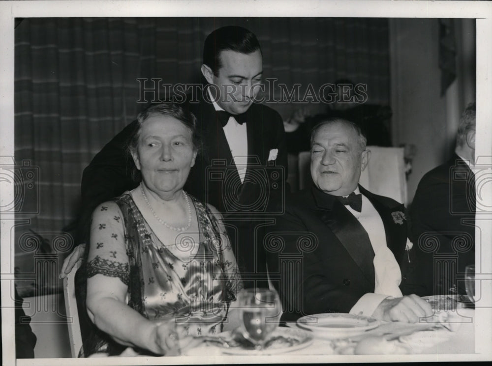 1937 Press Photo New York NY Assemblyman Robert Warner Jr etal in NYC - Historic Images