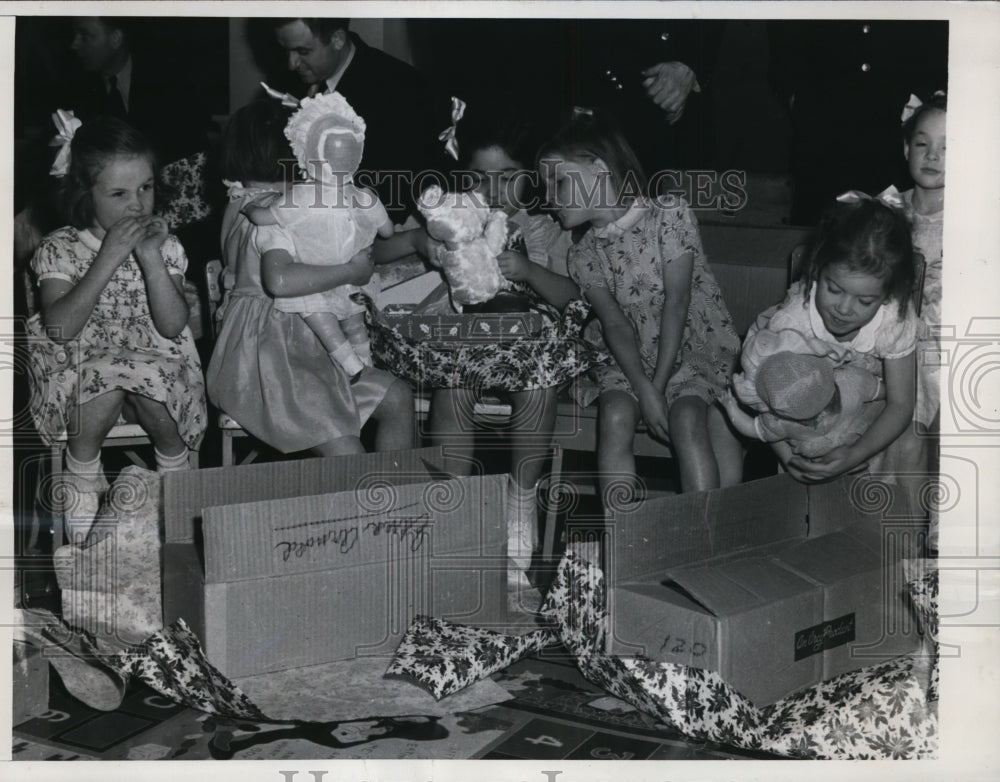 1946 Press Photo New York Orphans attends Annual Christmas Party NYC - neny14241-Historic Images