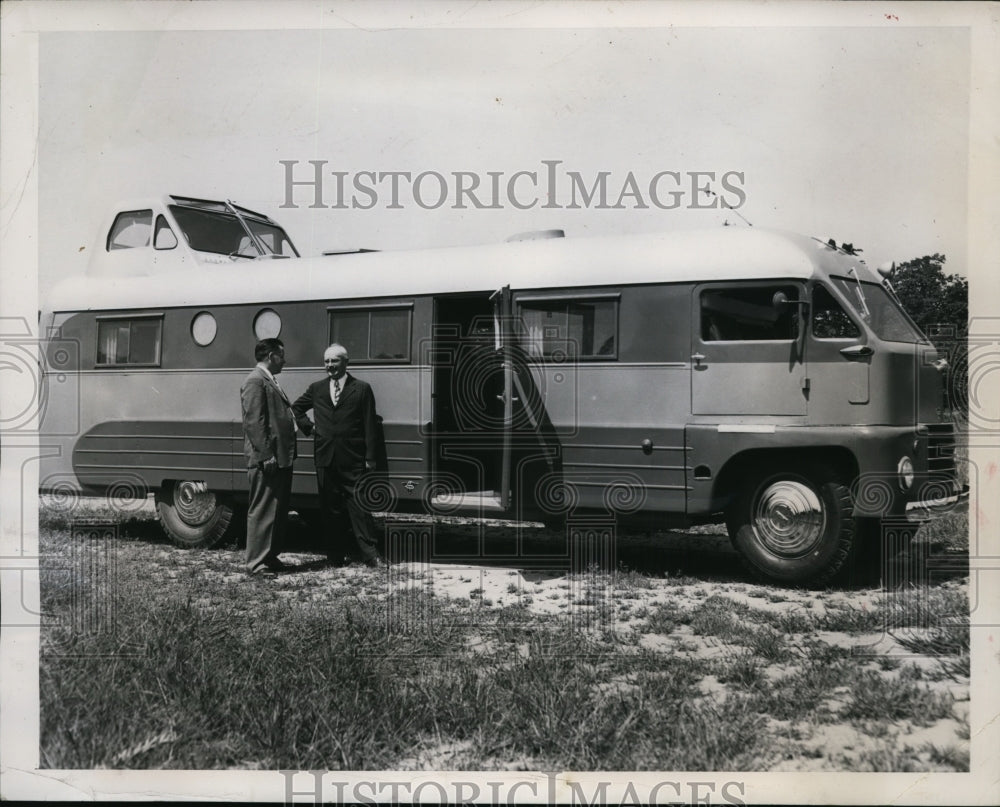 1946 Press Photo New York 30 Foot Air Conditioned Cruiser NYC - Historic Images