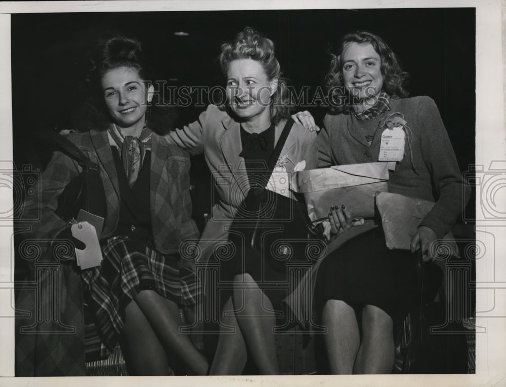 1946 Press Photo New York French war brides arrive in NYC - Historic Images