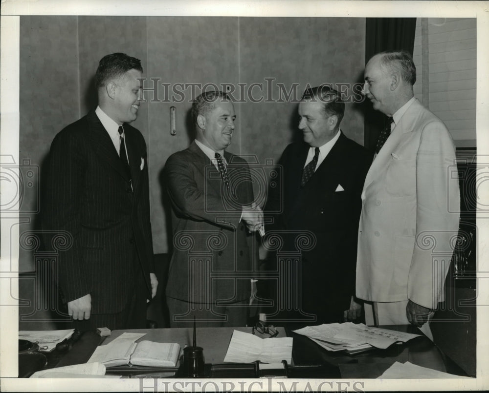 1941 Press Photo New York Patterson meeting with Representatives of Banks NYC - Historic Images