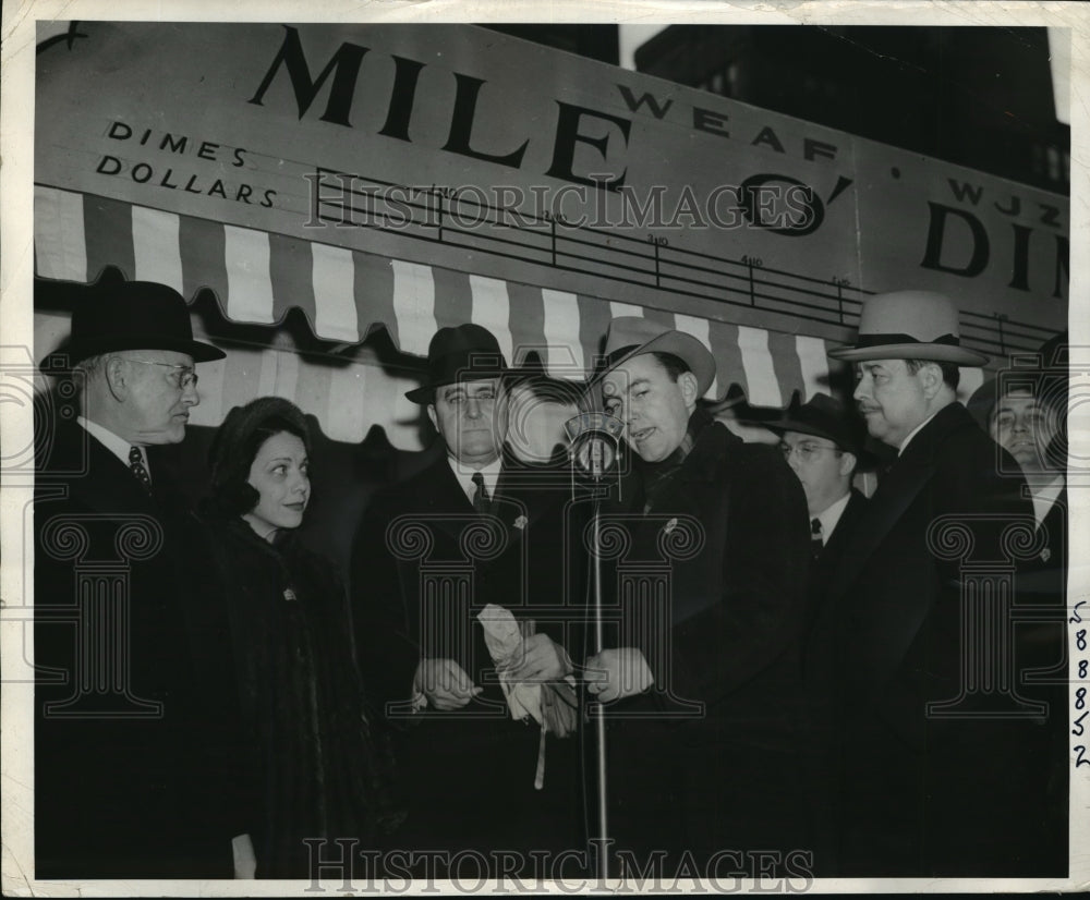 1941 Press Photo New York Mile O&#39; Dimes Drive Starts Front of RCA Building NYC-Historic Images