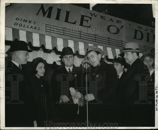 1941 Press Photo New York Mile O' Dimes Drive Starts Front of RCA Building NYC-Historic Images