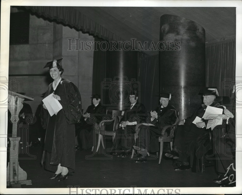 1941 Press Photo New York Columbia University Maria Moors Award Ceremony NYC-Historic Images