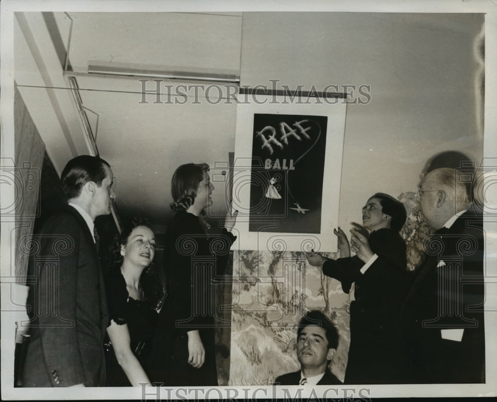 1941 Press Photo New York RAF Benevolent Fund Benefit Committee Meets NYC-Historic Images