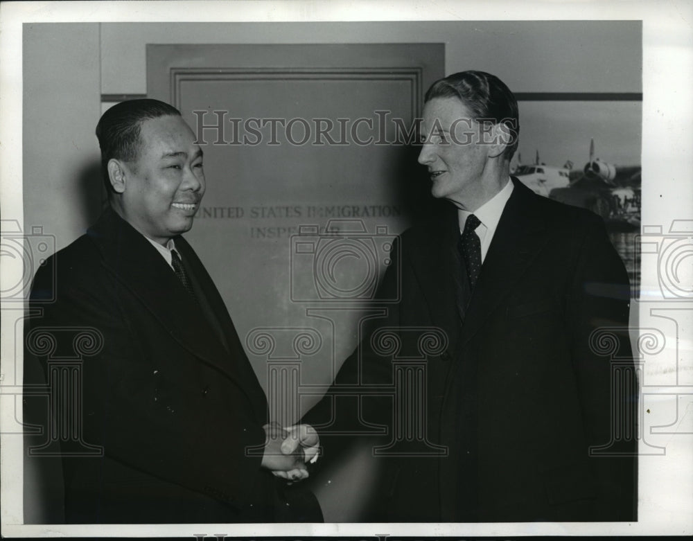 1941 Press Photo New York Burma Premier Greeted by Godfrey Haggard NYC - Historic Images