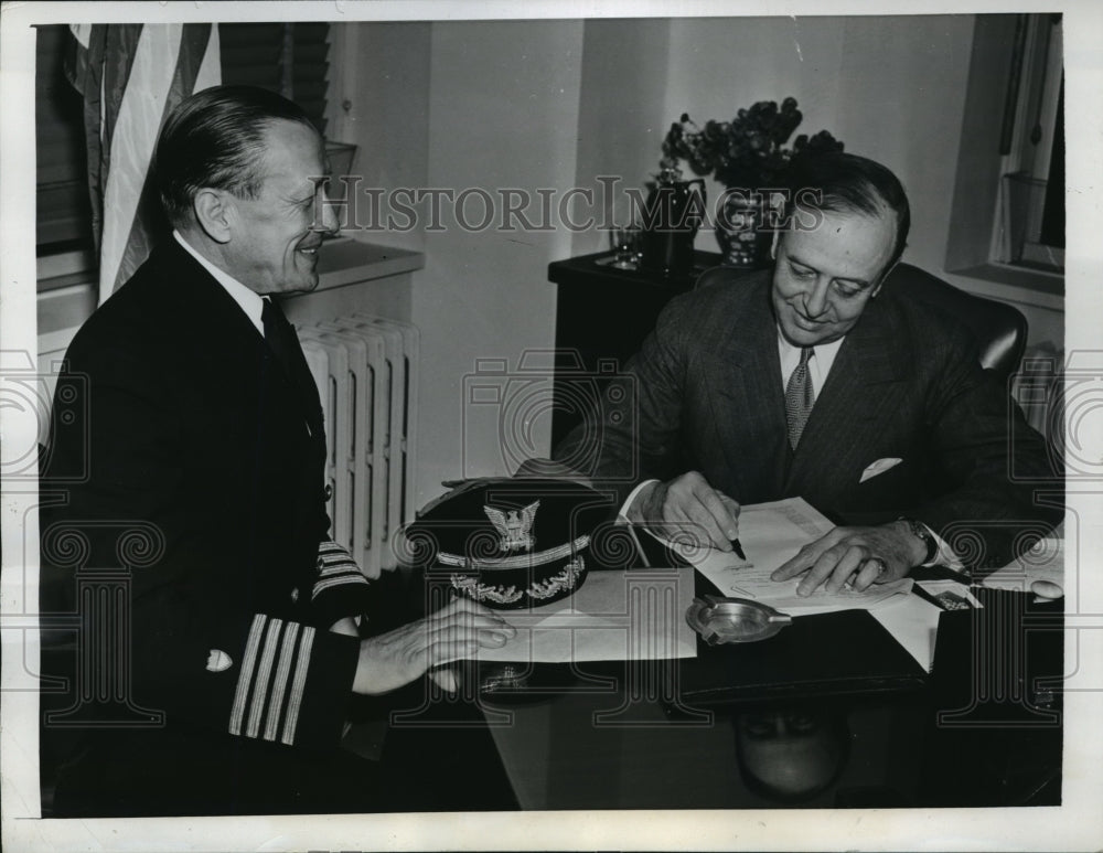 1941 Press Photo New York U.S. Coast Guard Turned Over to the Navy - Historic Images