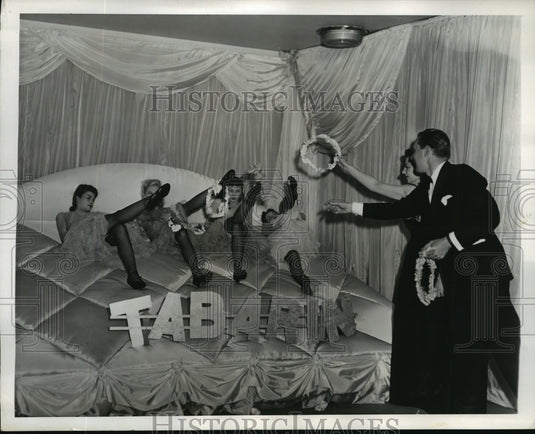 1941 Press Photo New York Party for R.A.F. Benevolent Fund at LaGuardia NYC - Historic Images