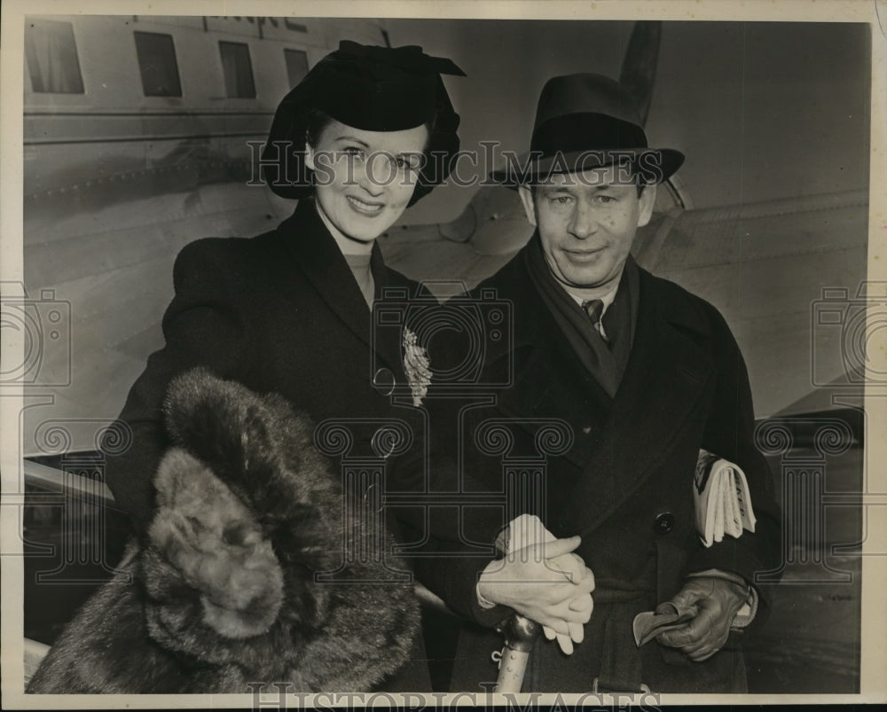 1940 Press Photo New York Dorris Bowden, Nunnally Johnson Arrive in NYC - Historic Images