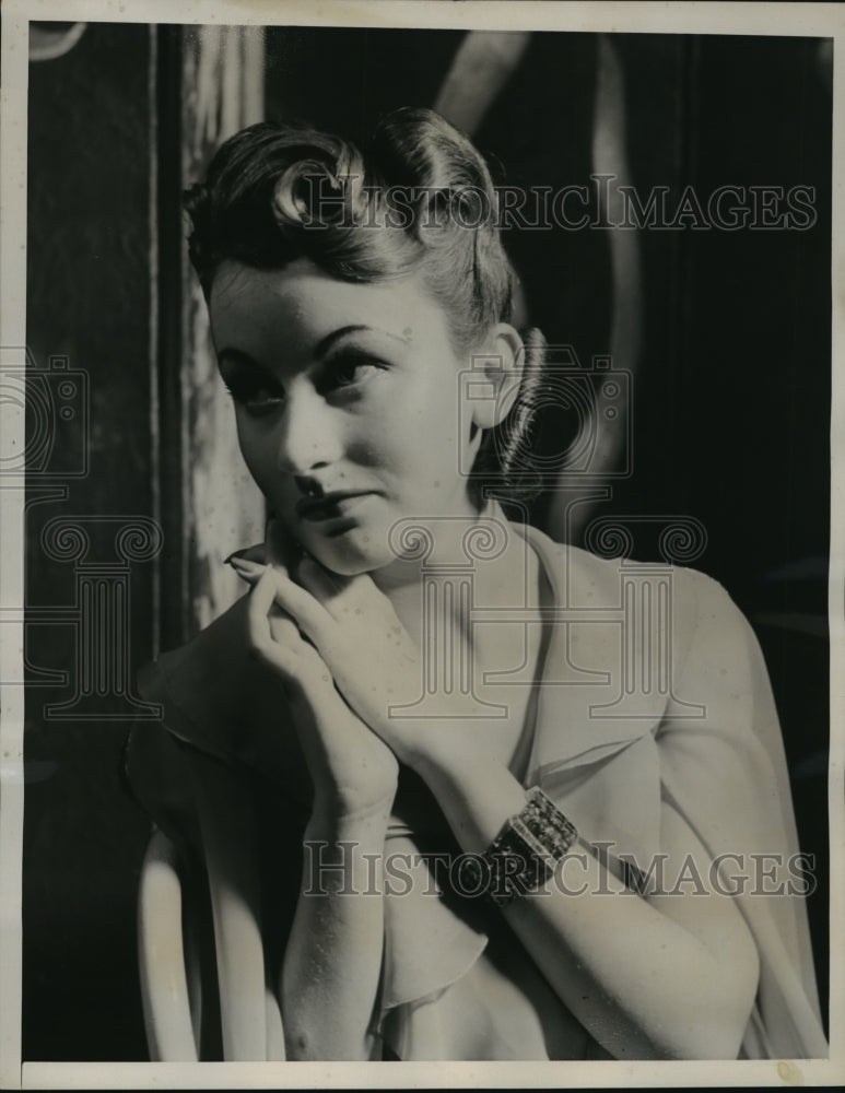 1940 Press Photo New York Sylvia Kissel Debutante Model for Elizabeth Arden NYC-Historic Images