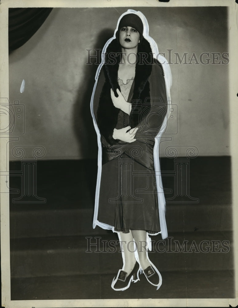 1929 Press Photo New York crepe coat with fur collar by Jenkins in NYC- Historic Images