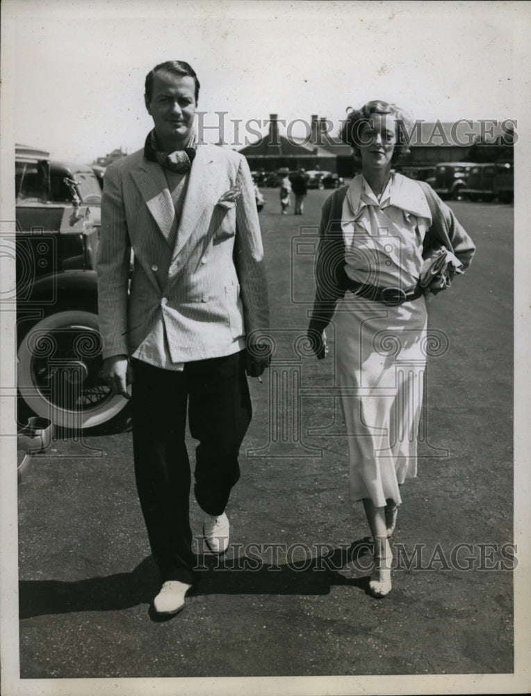 1934 Press Photo New York Mr and Mrs. Herbert Weston  at Water Carnival NYC - Historic Images