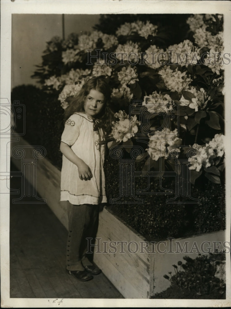 1930 Press Photo New York Mary White at International Flower Show NYC - Historic Images