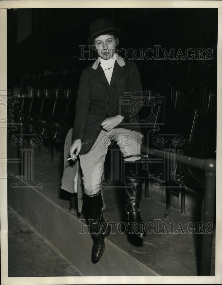 1932 Press Photo New York Jean Ocott at 47th National Horse Show NYC - Historic Images