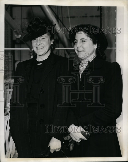 1941 Press Photo New York New York Mrs elizabeth Beck & daughter in NYC - Historic Images