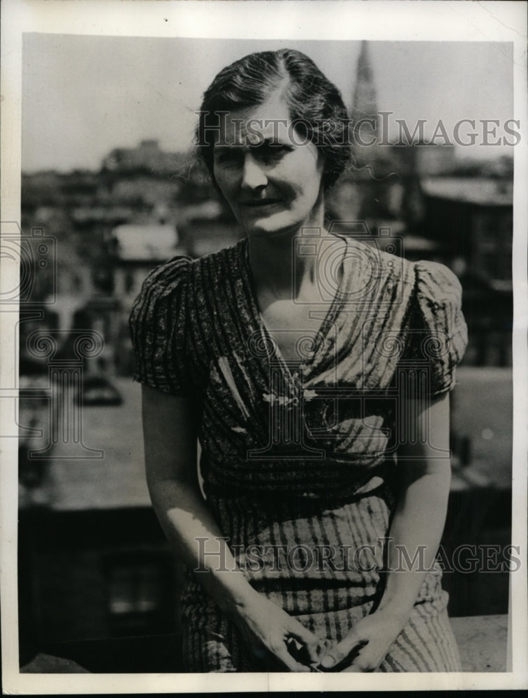 1941 Press Photo New York Mrs Emily Moore after saving boys life in NYC - Historic Images