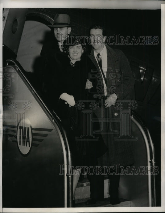 1940 Press Photo New York Mr. & Mrs. Thomas W. Phelps en route to Hog Island NYC - Historic Images