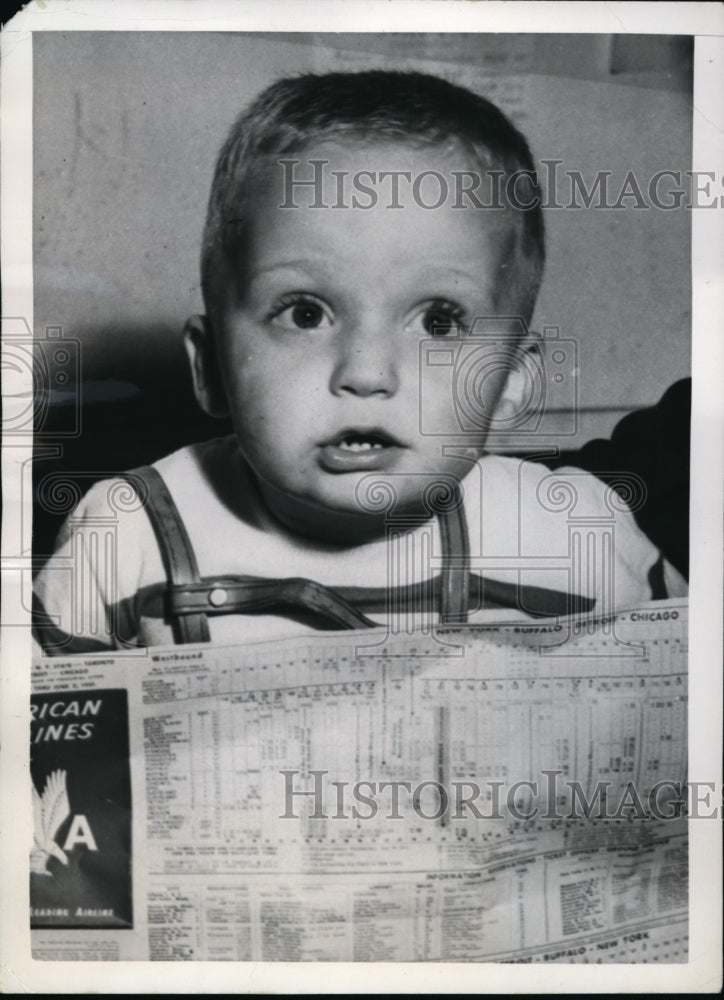 1951 Press Photo New York Dan Dougherty age 2 at LaGuardia field NYC - Historic Images