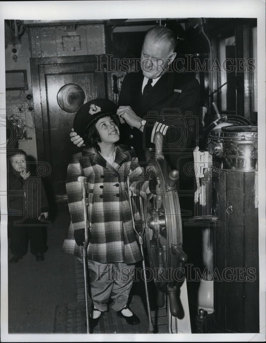 1950 Press Photo New York Wanda Wiley & Capt. Charles Williams Franconia NYC-Historic Images
