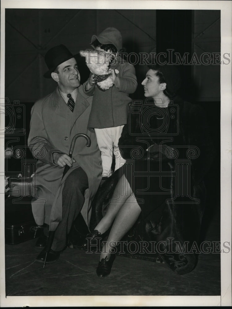 1940 Press Photo New York George &amp; Gerda Gottlieb arrive on S.S. Georgic NYC - Historic Images