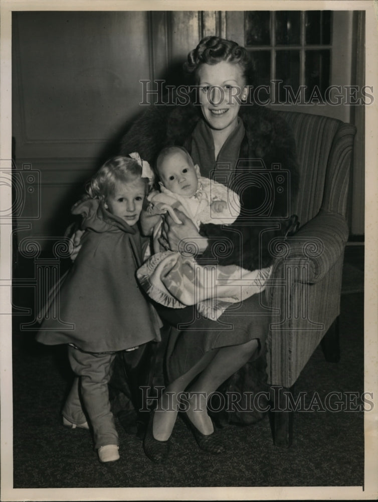 1940 Press Photo New York Baroness Gazade Rosner and Children Marcia and Zolia - Historic Images