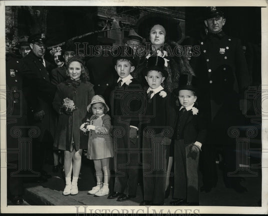 1940 Press Photo New York Mrs.Francis J.O'Hara with Children at St.Patrick's NYC-Historic Images