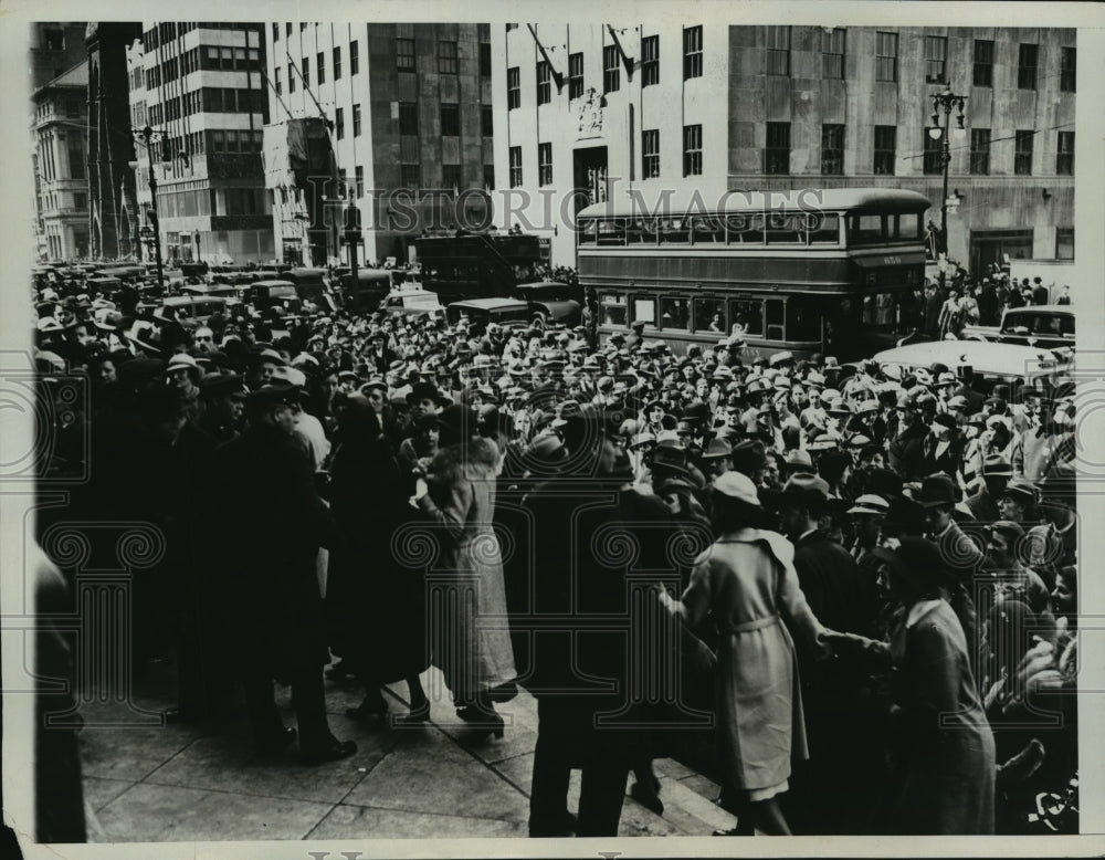 1934 Press Photo New York Crowds at St. Patrick&#39;s Cathedral for Easter NYC - Historic Images