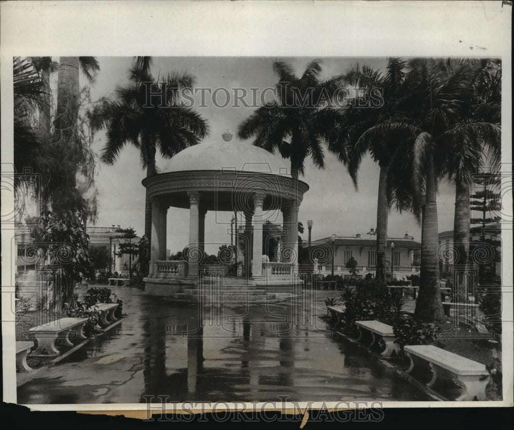 1931 Press Photo New York Gazebo Surrounded by Palm Trees NYC - neny17535-Historic Images