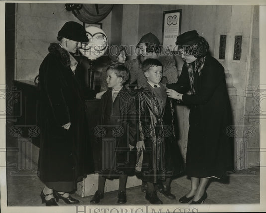 1934 Press Photo New York Traveler's Aid Society Children Central Station NYC - Historic Images