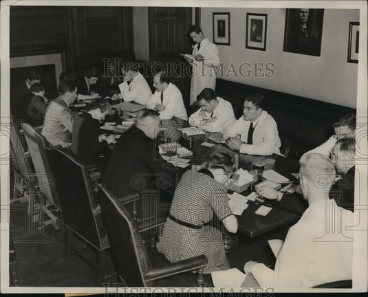1940 Press Photo New York Staff Drs & med students at NY Hospital in NYC-Historic Images