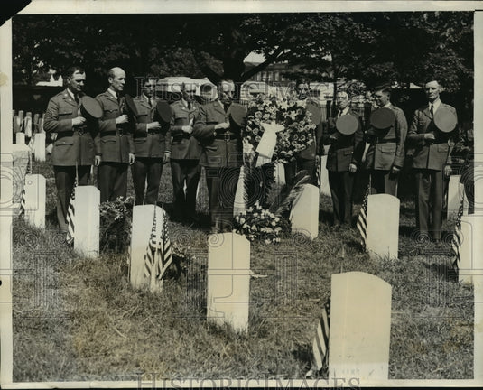 1931 Press Photo New York US Army Recruiting Officers Cypress Hill Cemetery NYC - Historic Images