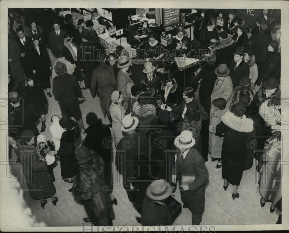 1936 Press Photo New York Information Booth in Macy Company Dept. Store NYC- Historic Images