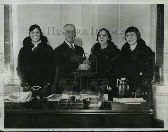 1933 Press Photo New York Ex NY Gov Alfred Smith & Infants Welfare league NYC - Historic Images