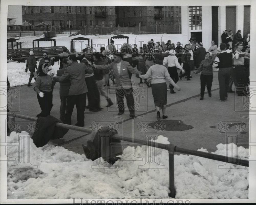 1960 Press Photo New York Neighborhood Dance Group, Brighton Beach Brooklyn NYC - Historic Images