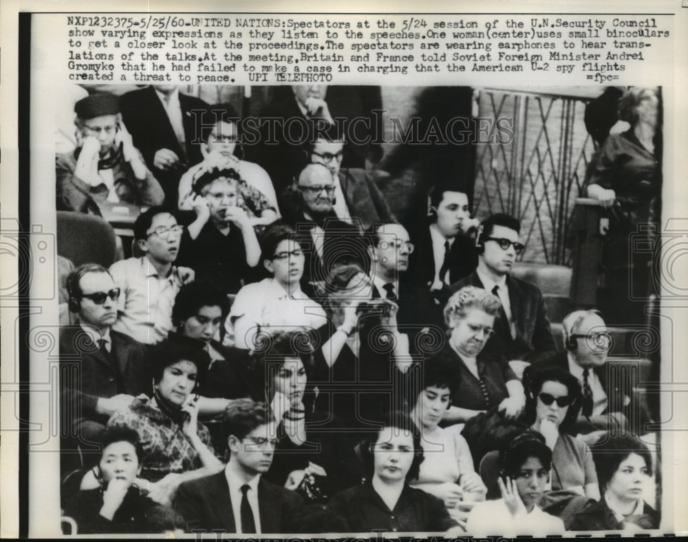 1960 Press Photo NEW YORK SPECTATORS WEAR EARPHONES TO HEAR U.N. SESSION NYC-Historic Images