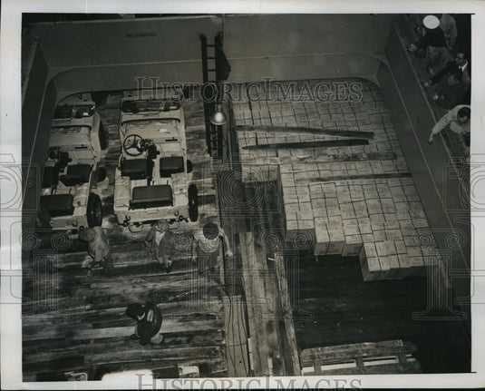 1949 Press Photo New York Rolling Cargo Deck in Action Brooklyn Army Base NYC - Historic Images