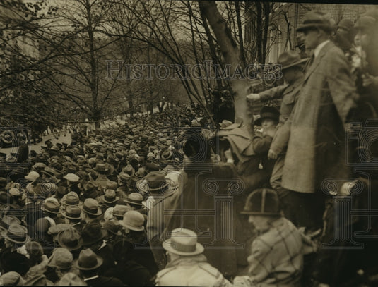 1924 Press Photo Portion of crowd lining street during Wilson funeral - Historic Images
