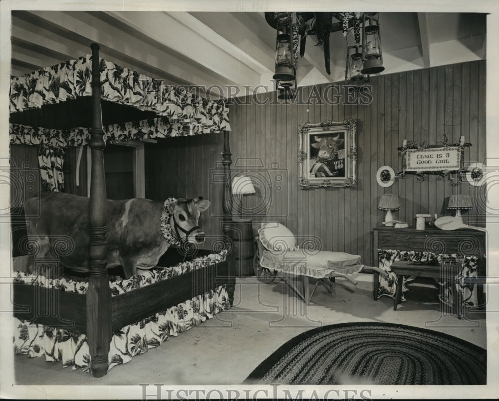 1940 New York Cream of Bovine Bedroom at the N.Y World&#39;s Fair.-Historic Images