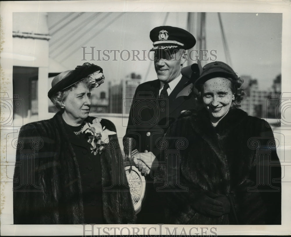 1949 Press Photo New York Margaret Truman Presidents Daughter Has Birthday NYC - Historic Images